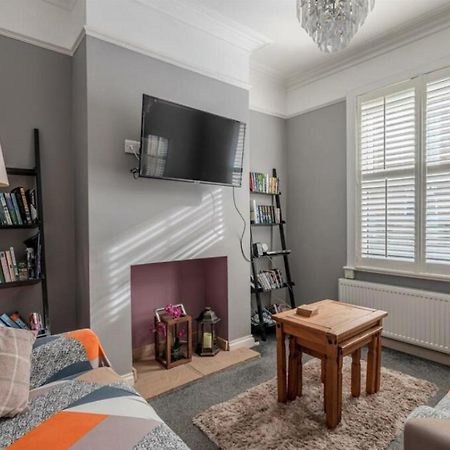 Entire 2-Bedroom House With Garden York Luaran gambar