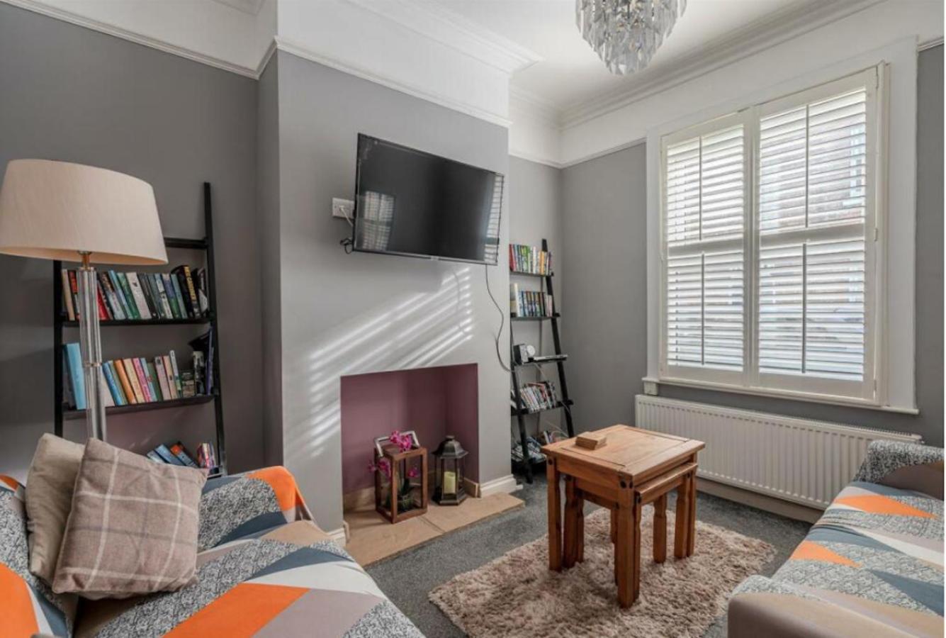 Entire 2-Bedroom House With Garden York Luaran gambar