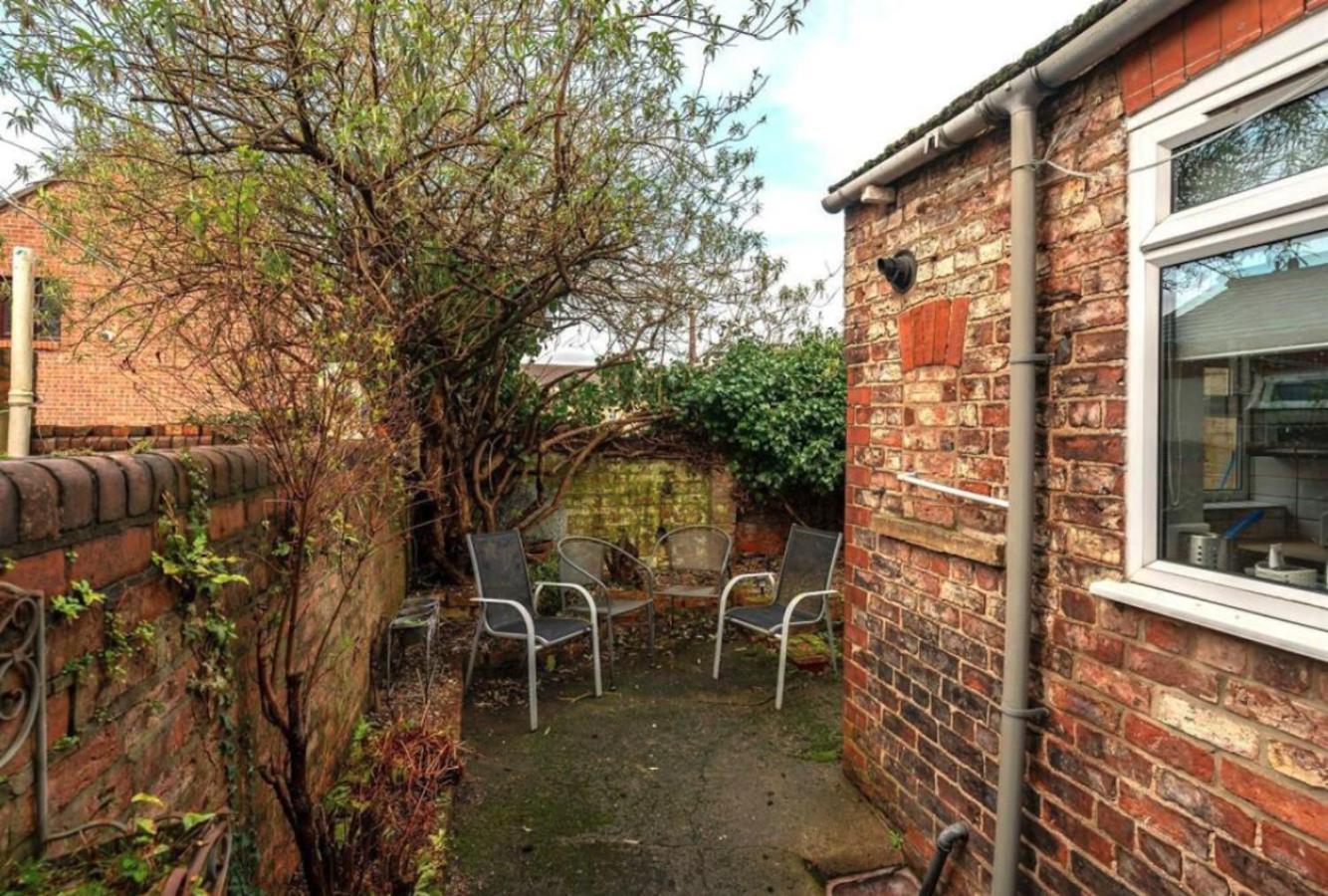 Entire 2-Bedroom House With Garden York Luaran gambar